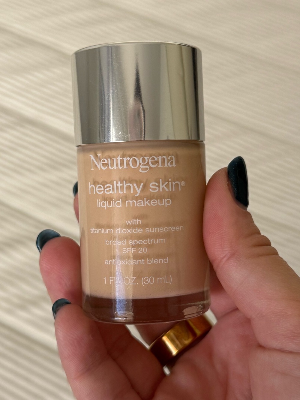 Neutrogena Healthy Skin Liquid Foundation Makeup, Sand 250N, SPF 20 1Oz